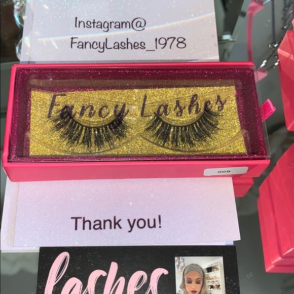 Lashes - Picture 4 of 5